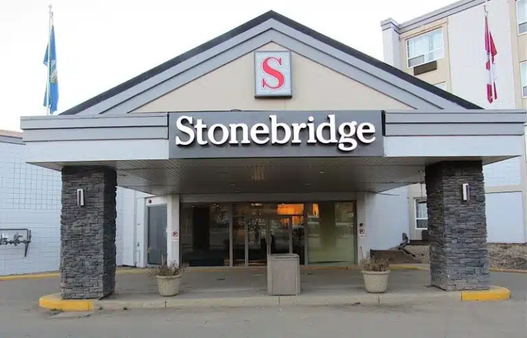 Review Lengkap Stonebridge Hotel: Layanan, Kamar, dan Restoran