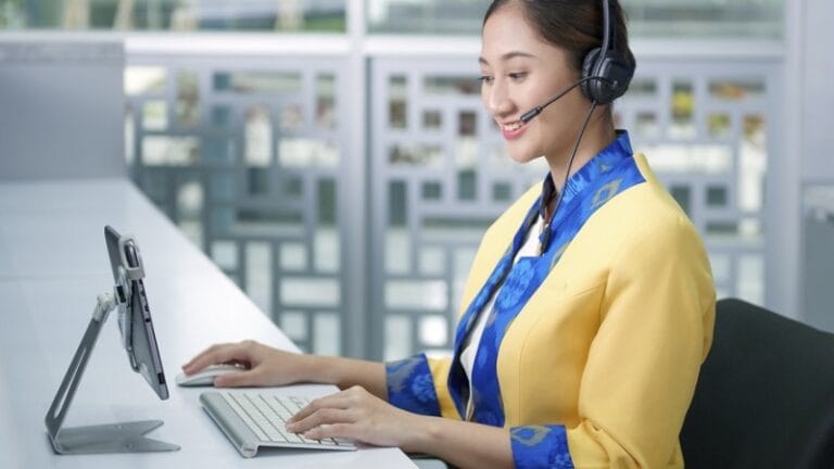 Petugas responsif membantu proses pemblokiran kartu bca hilang dengan cepat dan aman.